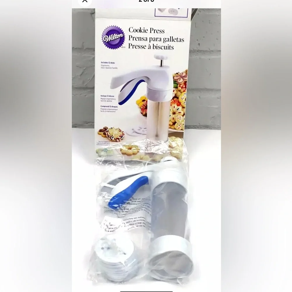 Wilton Cookie Press 12 Disks Press Ergonomic Design Easy Squeeze Handle Holiday
